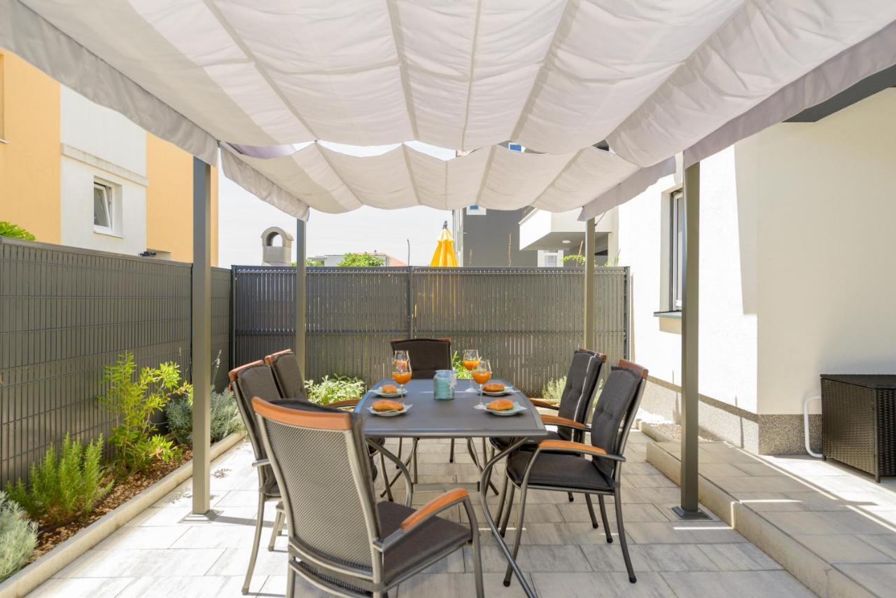 New, Private Heated Swimming Pool, Free Parking, Trogir Centar Apartment Luaran gambar