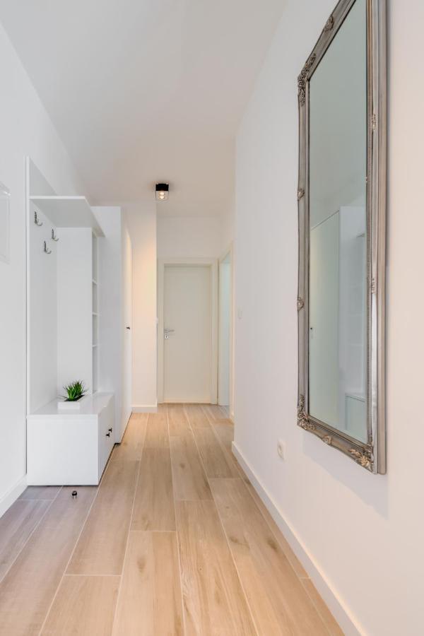 New, Private Heated Swimming Pool, Free Parking, Trogir Centar Apartment Luaran gambar