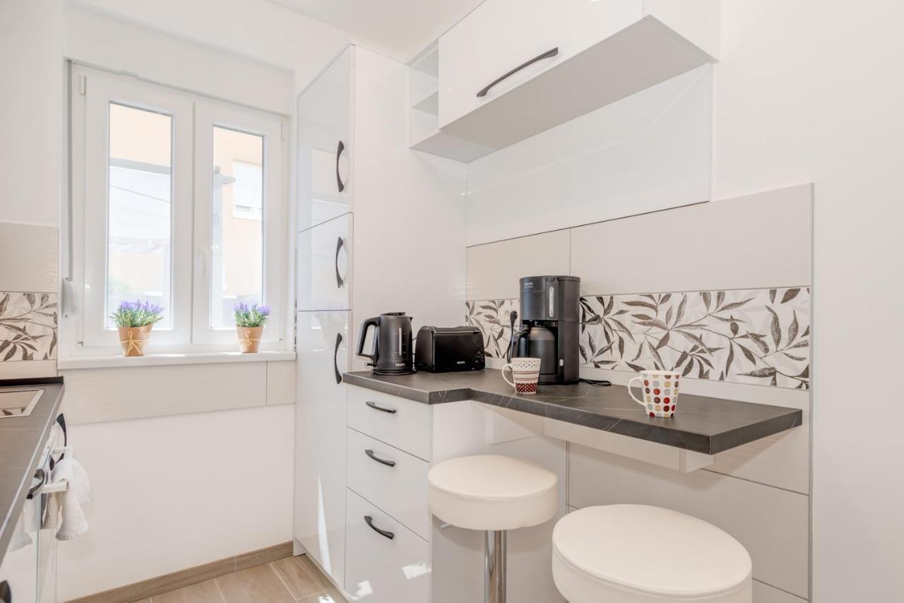 New, Private Heated Swimming Pool, Free Parking, Trogir Centar Apartment Luaran gambar