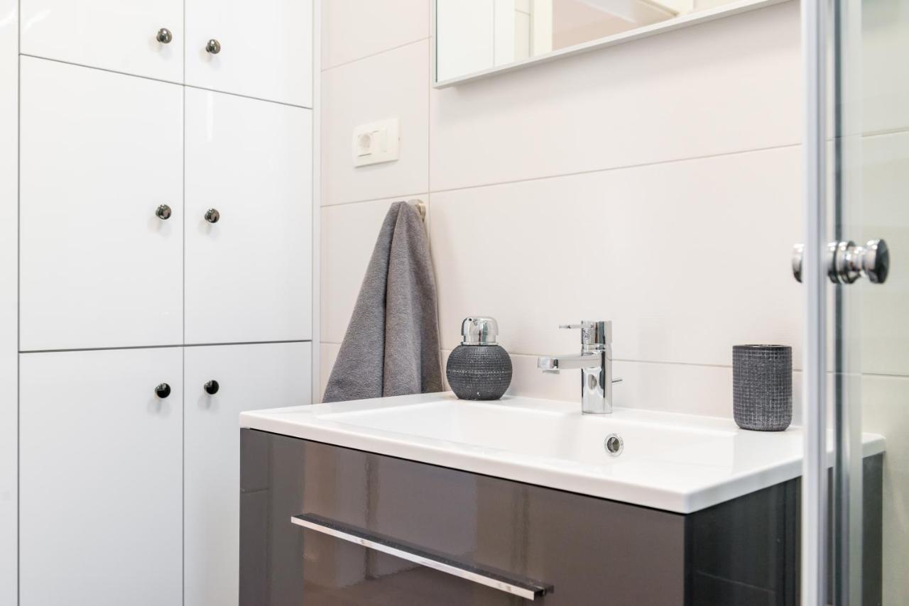 New, Private Heated Swimming Pool, Free Parking, Trogir Centar Apartment Luaran gambar