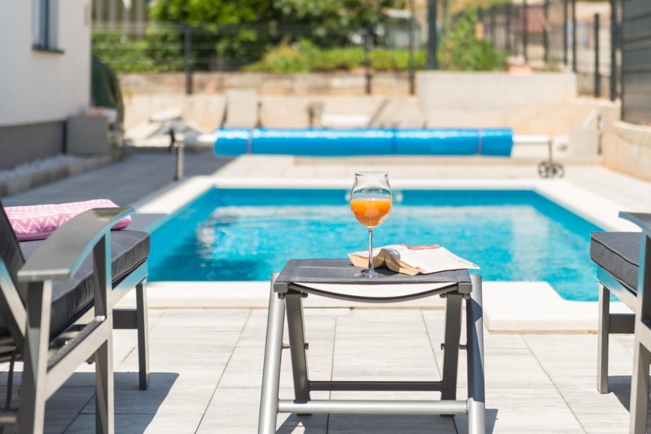 New, Private Heated Swimming Pool, Free Parking, Trogir Centar Apartment Luaran gambar