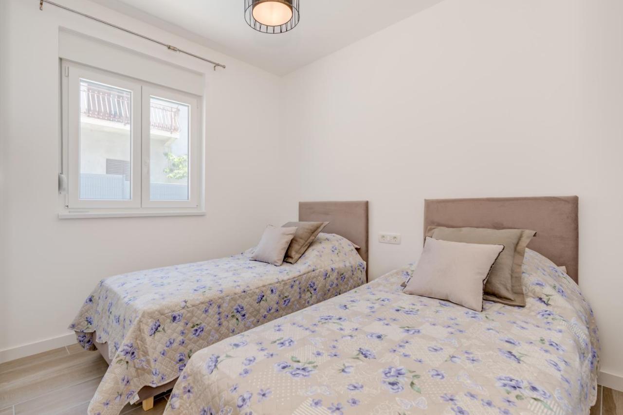 New, Private Heated Swimming Pool, Free Parking, Trogir Centar Apartment Luaran gambar