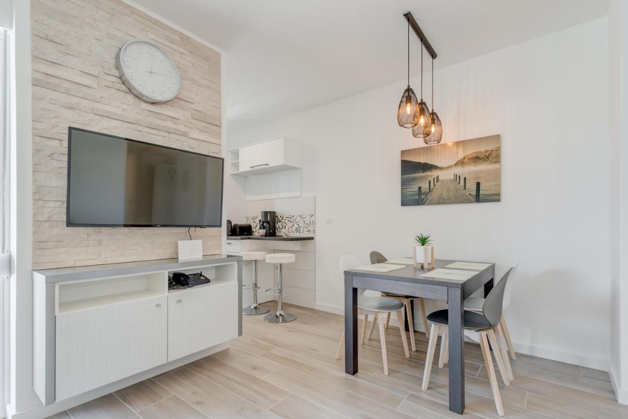New, Private Heated Swimming Pool, Free Parking, Trogir Centar Apartment Luaran gambar