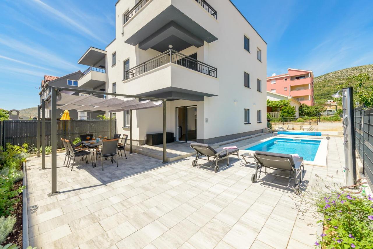 New, Private Heated Swimming Pool, Free Parking, Trogir Centar Apartment Luaran gambar